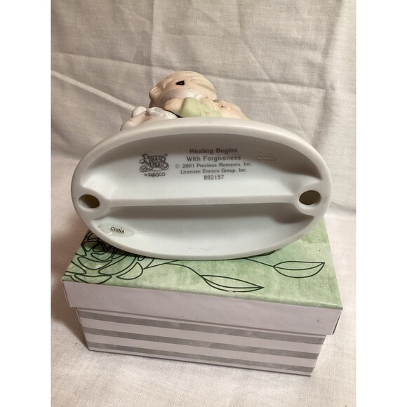 Precious Moments "Healing Begins With Forgiveness" 2001 Porcelain Figure #892157 - Picture 7 of 11